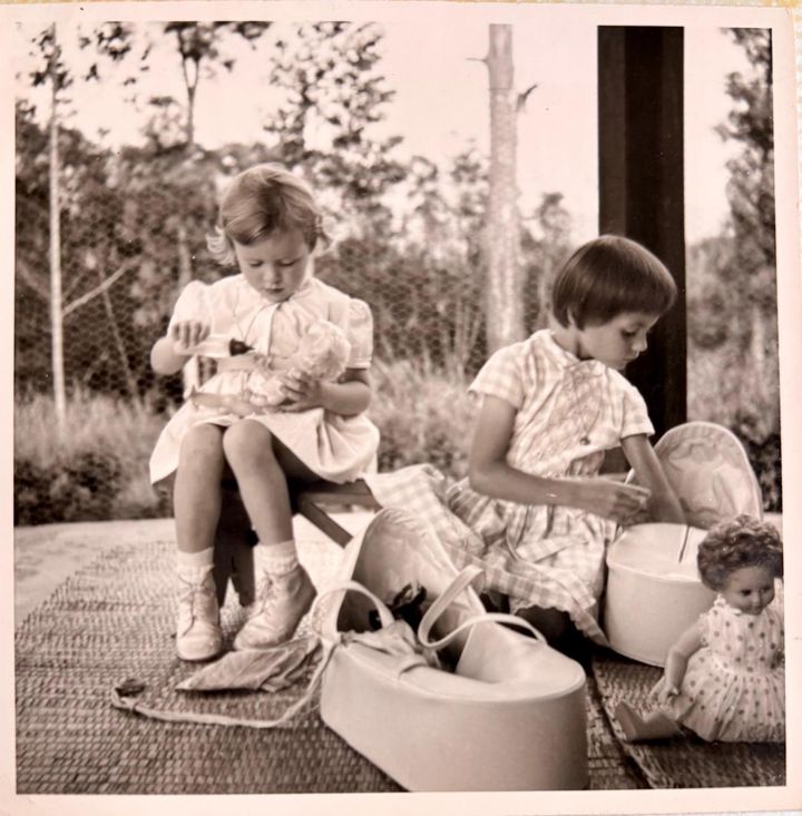 仲の良い3歳年下の妹（@tinaliah_designs）さんはアメリカ在住。インスタグラムでやりとりするいまどきな60代姉妹！