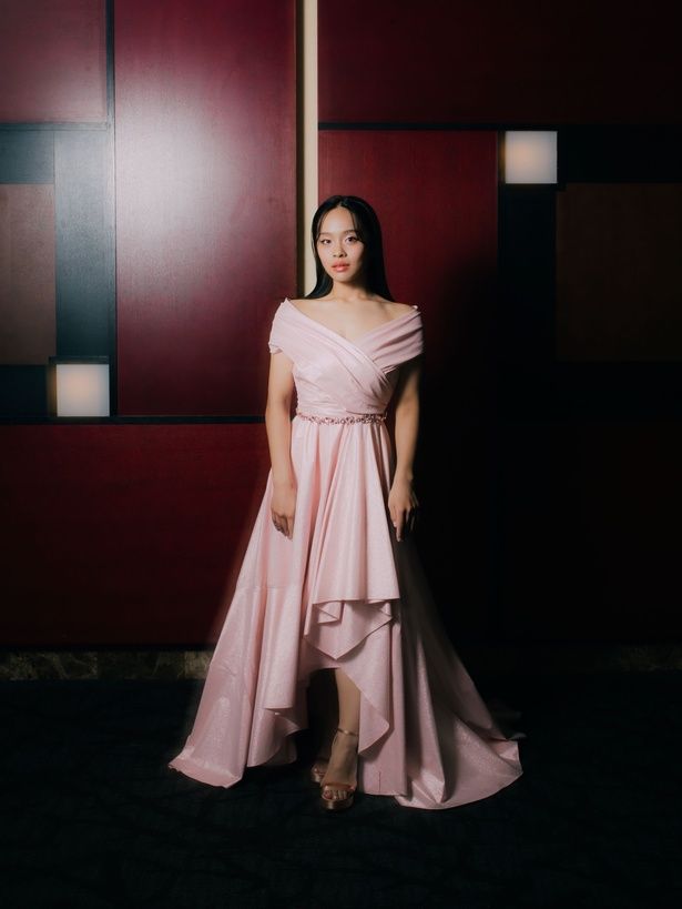 清水美依紗は、持ち前の歌唱力で明るく軽やかなグリンダを熱演 撮影/島村幸志