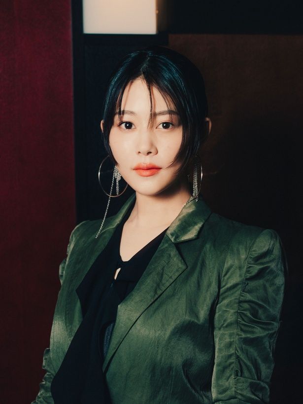 孤独を深めていくエルファバを力強い歌声で表現した高畑充希 撮影/島村幸志