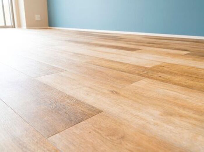 まずウェットシートはNG！ついやりがちだけど実は「アウト」な床掃除