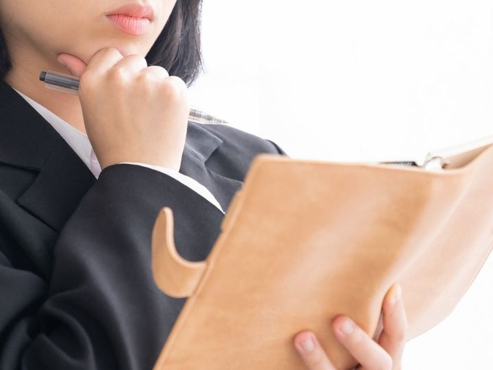 【脳科学者が解説】なぜ一週間は7日なのか？ その理由は天体の動きだけでなく、人間の脳の仕組み「マジカルナンバー7」にあるかもしれません。1年や1カ月の由来から、短期記憶の限界が社会構造に与えた影響までを考察します。