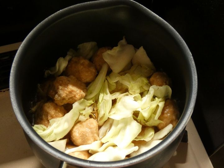 調味料一つだけ！「キャベツと肉団子のさっと煮」