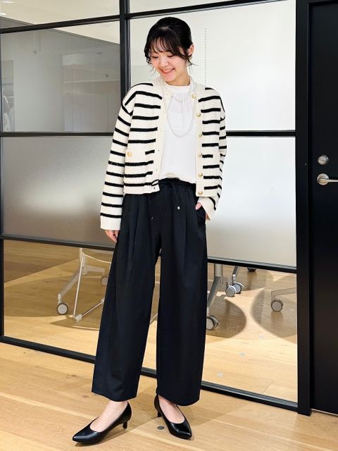 【GU】丸みシルエットが旬のバレルアンクルパンツ