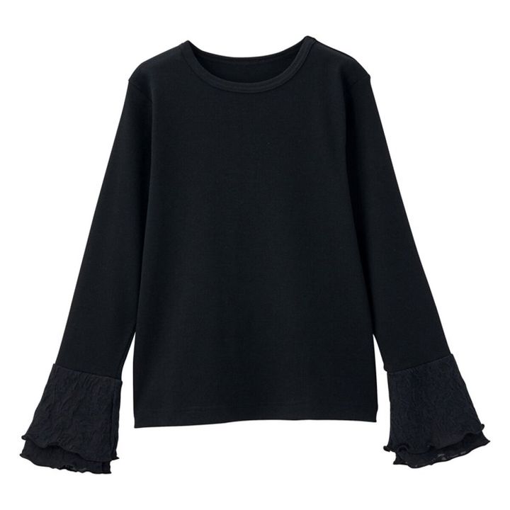 しまむらのベルスリーブプルオーバー（田中里奈）