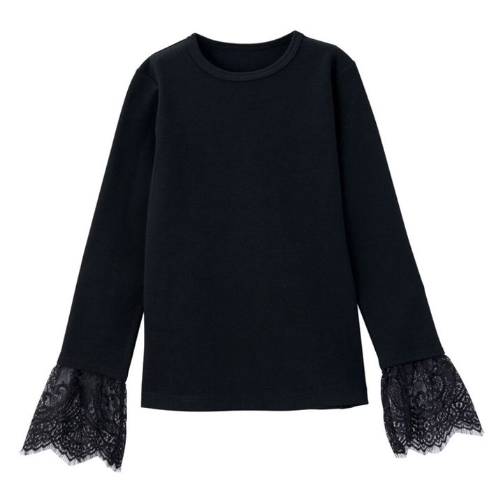 しまむらの袖レースプルオーバー（田中里奈）