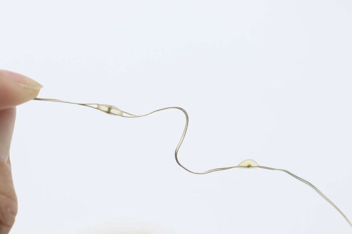 ワイヤーライト（60LEDs、ウォームホワイト） ワイヤーの細さ