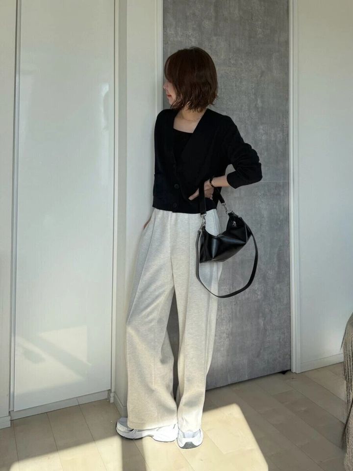 ユニクロ値下げ黒スムースコットンVネックショートカーディガンお手本コーデ