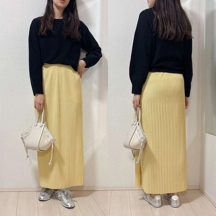 ユニクロ値下げ黒3Dコットンクルーネックボリュームスリーブセーターお手本コーデ