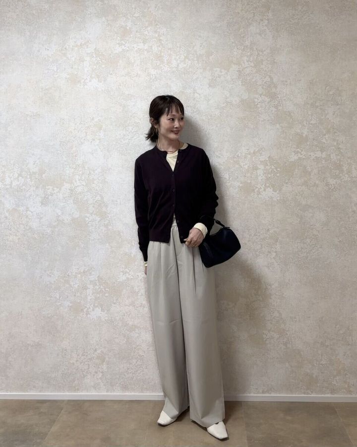ユニクロシアーTとカーディガンレイヤードコーデ