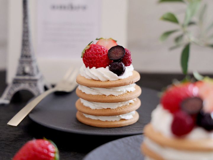 苺のビスケットケーキ