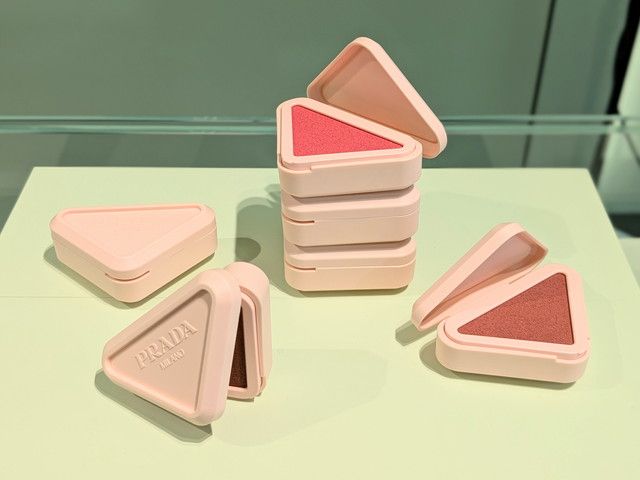 プラダ タッチ トライアングルパッケージ