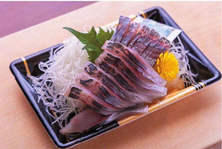 青じそ、大根のけん、わさびはお刺身パックに付いているものでOK。 撮影／内藤貞保