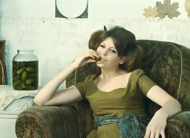 学生だったマリエ1役のイトカ・ツェルホヴァー [c] Czech audiovisual fund, source: NFA