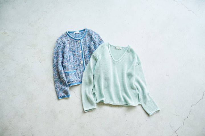 右：ニット¥12,000／バナナ・リパブリック、左：カーディガン¥26,400／ヒューマン ウーマン