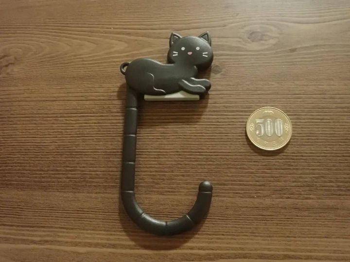 DAISO(ダイソー)：バッグフック(猫)