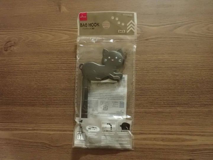 DAISO(ダイソー)：バッグフック(猫)
