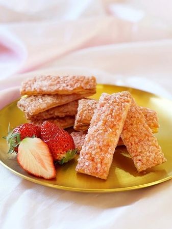 【東京都千代田区】LE FEUILLESの新商品「シュガーストロベリーミルフィーユ」がグランスタ東京に登場