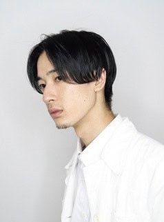 CiiK代表・美容師の宮永えいとさんのポーチと中身