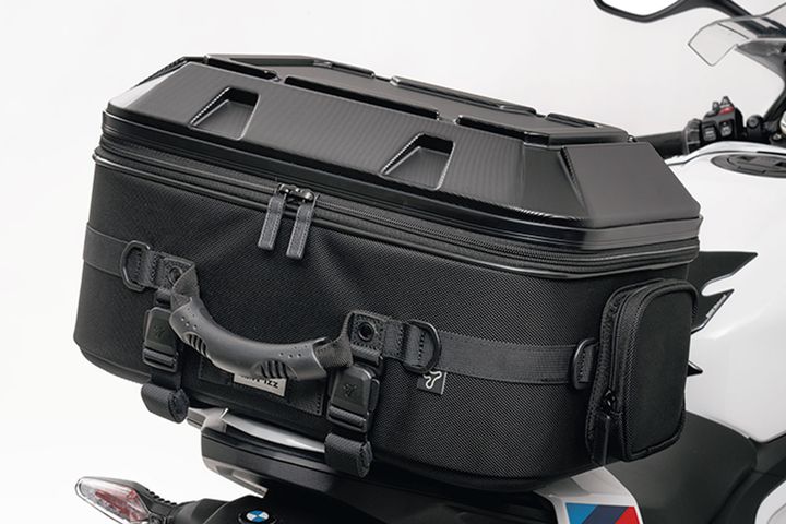SSバイクの積載が変わる！タナックス「ポリカーボネート製シェルバッグ」が進化した防水・防犯・安定の新基準