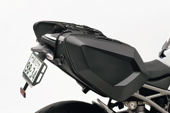 SSバイクの積載が変わる！タナックス「ポリカーボネート製シェルバッグ」が進化した防水・防犯・安定の新基準
