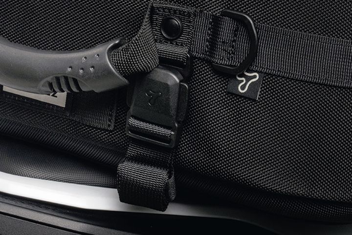 SSバイクの積載が変わる！タナックス「ポリカーボネート製シェルバッグ」が進化した防水・防犯・安定の新基準