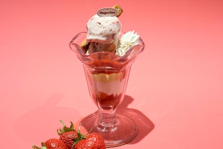 ICHIGO ミルフィーユパフェ with ハーゲンダッツ