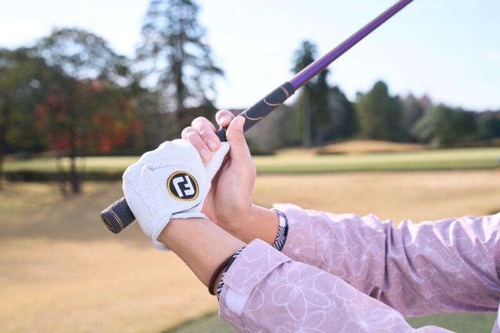 右足重心だと飛距離が伸びる！パワー不足でもドライバーで飛ばせる打ち方