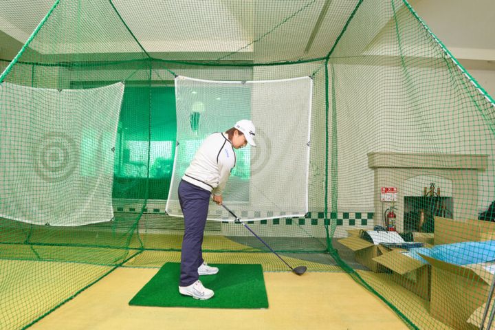 ドライバーの振り遅れを防ぐ方法！「クラブを立てながらバックスイング」と女子プロ