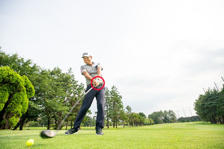 絶対にやるべき“正しい素振り”はどっち？確実にナイスショットへ導こう