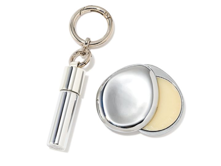 ポケットやポーチに入る小ぶりサイズのネイルオイルとバーム。