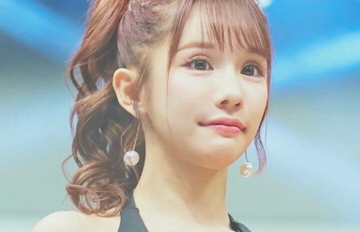 【写真・画像】「この顔で生きていたくない」整形総額2000万円の美女、整形前の顔を公開「いじめられて小学校も中学校も不登校だった」 1枚目