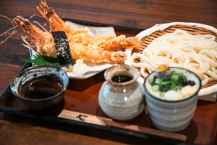 海の恵みがたっぷり♪愛知・蒲郡の「手打ちうどん やをよし」で、春の訪れを感じる一品を