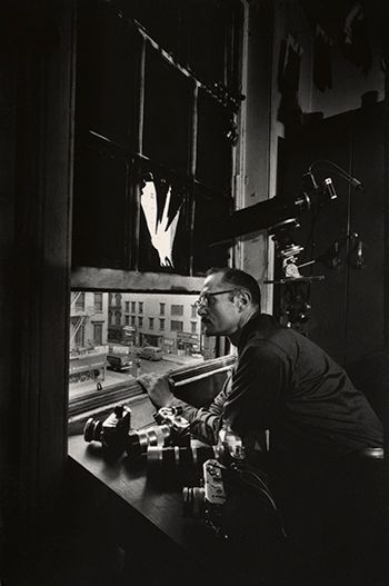 W. ユージン・スミス 《セルフ・ポートレイト》 1957年頃 Photo_ ©1957, 2026 The Heirs of W. Eugene Smith ／Courtesy of Center for Creative Photography, The University of Arizona: W. Eugene Smith Archive