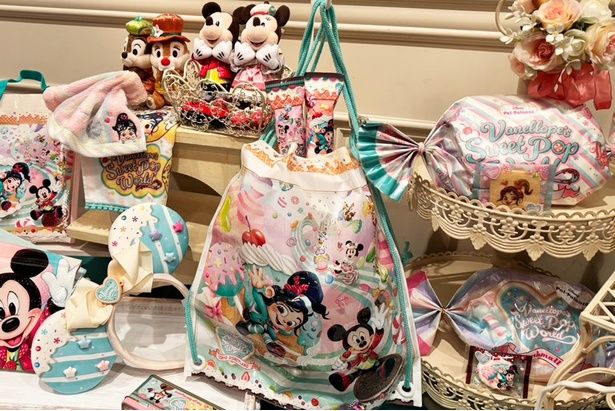 写真中央の「コーンスナック」(1400円)は、オニオン味とソルティキャラメル風味の2種類がイン。個包装なのもうれしい