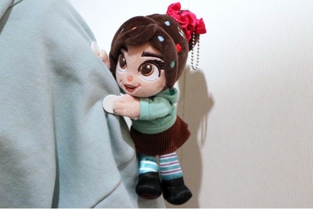 クリップ付きの「くっつきぬいぐるみ」(2200円)。ヴァネロペと一緒にパークを楽しもう