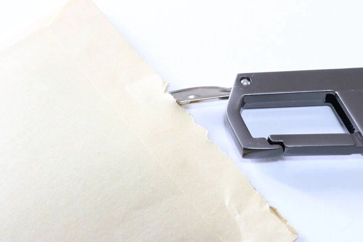 ダイソー フックキーホルダー（メタリック） 使用例 ペーパーカッター