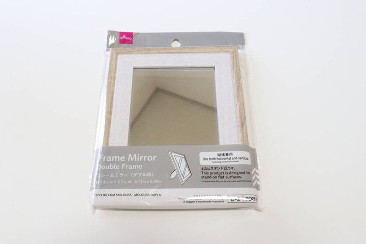 ダイソーのフレームミラー ダブル枠のパッケージ