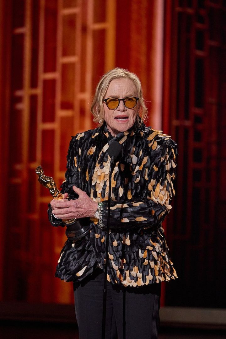 ＜アカデミー賞＞助演女優賞は『WEAPONS／ウェポンズ』エイミー・マディガン 40年ぶり2度目のノミネートで初受賞 （C）A.M.P.A.S. width=