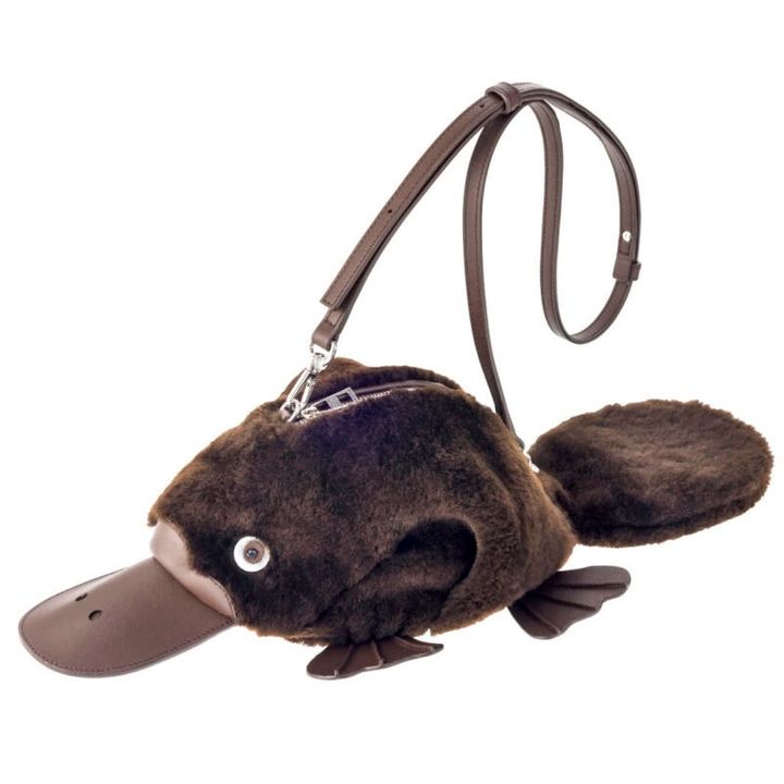 「もふもふの存在感がたまらない♡」（T）バッグ[H12×W17.5×D11]¥292,600（ロエベ／ロエベ ジャパン クライアントサービス）