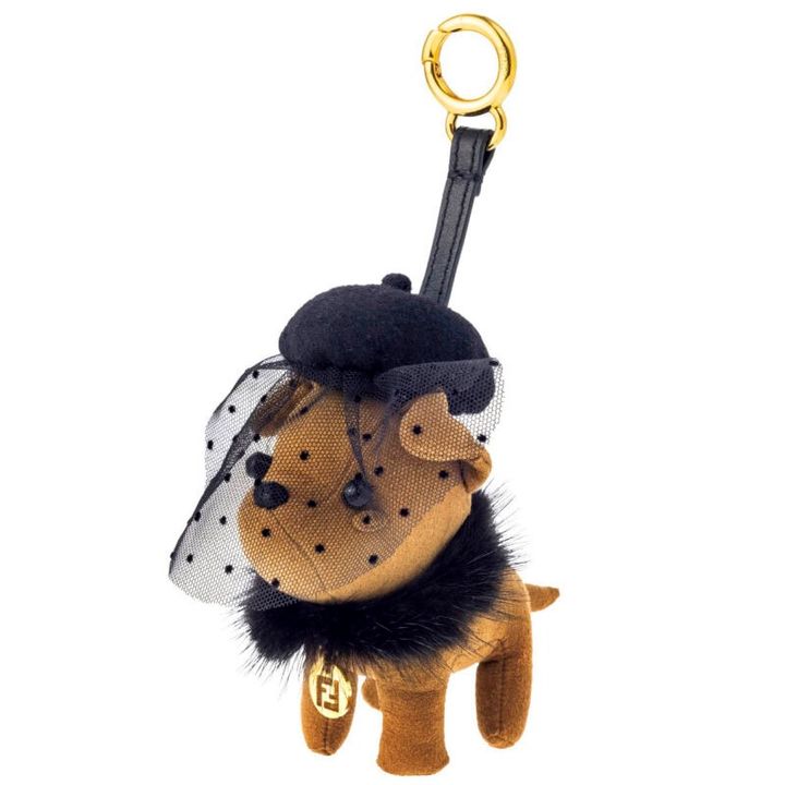 フェンディ家の愛犬ITOに着想を得たチャーム。¥137,500（フェンディ／フェンディ ジャパン）