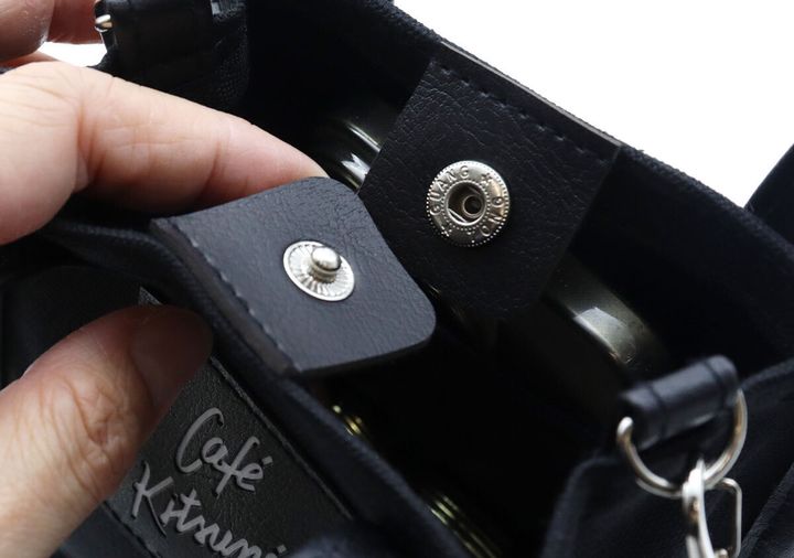 カフェキツネ看板マダムスマホショルダースナップボタン