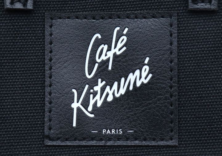 カフェキツネ看板マダムスマホショルダーレザー調タグ