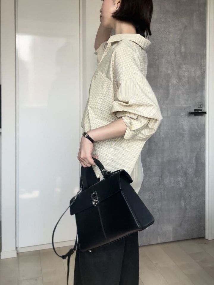 GUドルマンスリーブストライプシャツとセンタープレスパンツコーデ