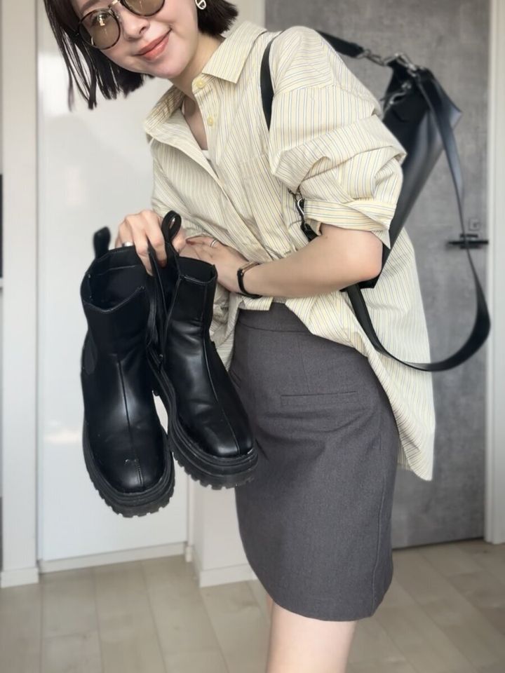 GUドルマンスリーブストライプシャツとミニスカートコーデ