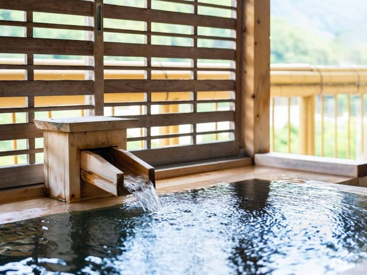 All About ニュース編集部が全国250人を対象に実施した「温泉地に関するアンケート」の調査結果から、1人旅で行きたいと思う「千葉県の温泉地」ランキングを発表！ 2位「養老渓谷温泉」を抑えた1位は？※画像はイメージです