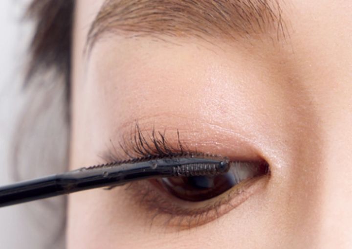 マスカラは薄めの黒が絶妙ニュアンス