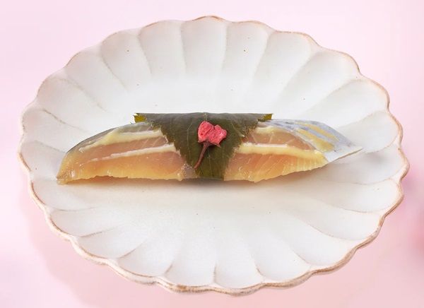 粕漬専門店・魚久の「本さわら酒粕白味噌桜葉漬」、各店舗1日3～10切程度で限定販売！