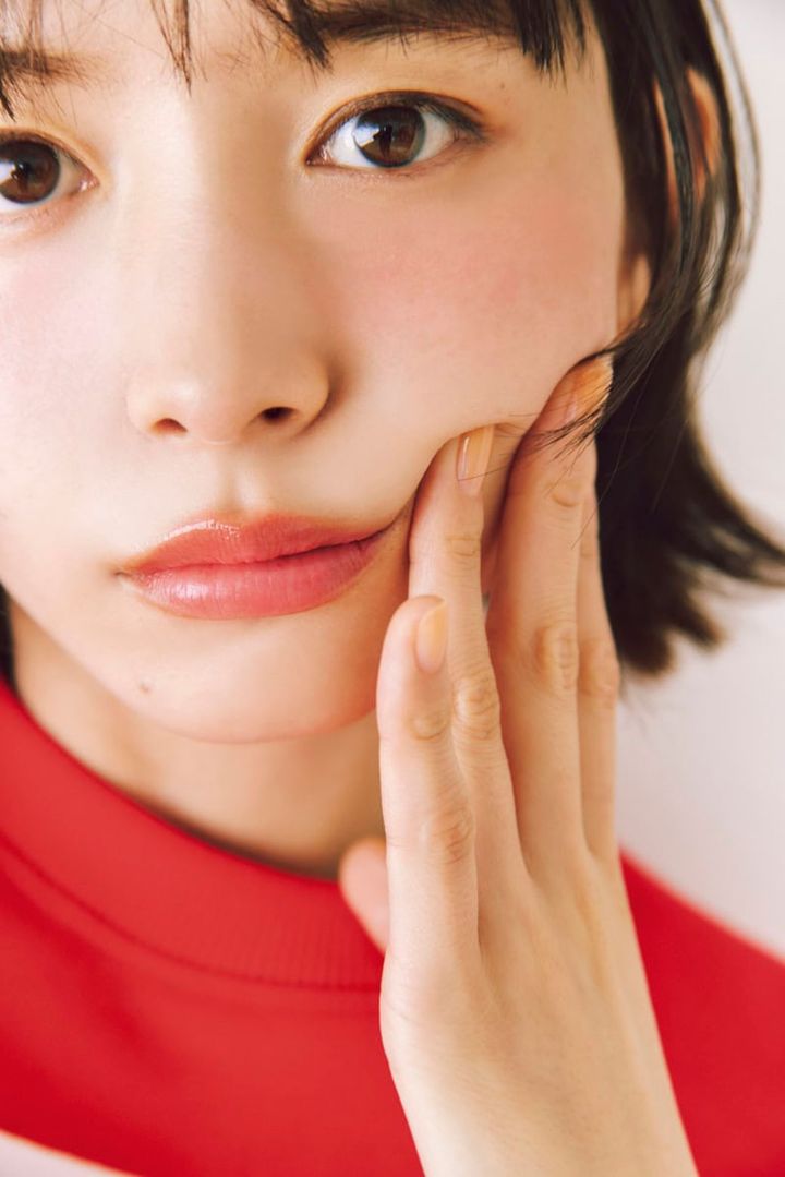 可愛げリップ5選 モデル＝井桁弘恵