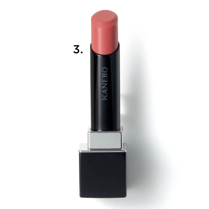 3.ピンクパールを忍ばせたペタルピンク。カネボウ ルージュスターヴァイブラント V18 ¥5,060（カネボウインターナショナル Div.）