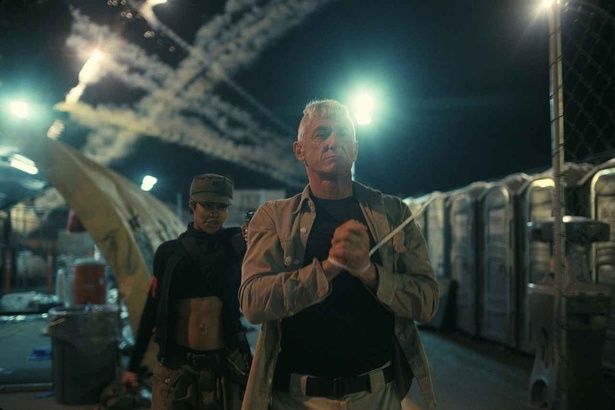 【写真を見る】執念深い変態軍人役ですさまじい怪演を見せたショーン・ペンが助演男優賞を受賞 [c]2025 WARNER BROS. ENT. ALL RIGHTS RESERVED.